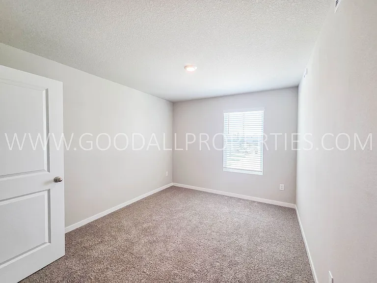 1047 Daisy Ln — Photo 6