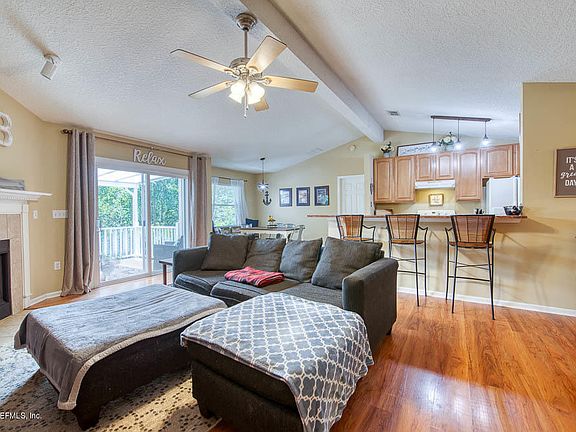 3rd image of 1435 Samantha Cir S