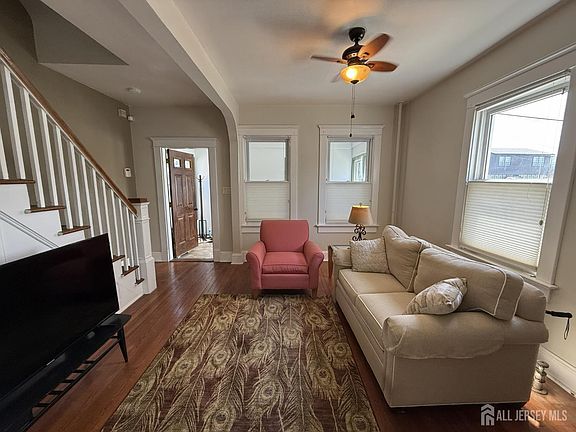 4th image of 36 Raritan Ave