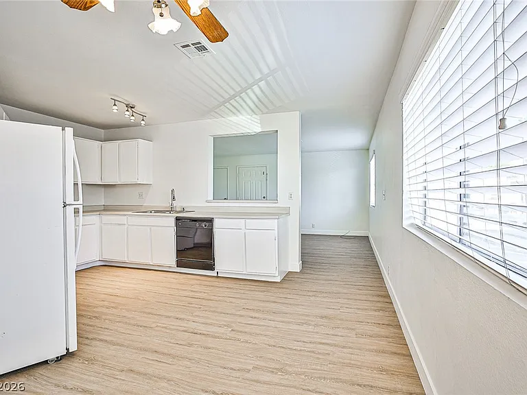 5091 Pioneer Ave #201 — Photo 9