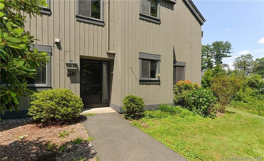 272 Heritage Village #A