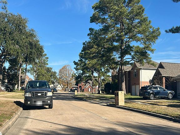 5th image of 2309 Lord Nelson Dr