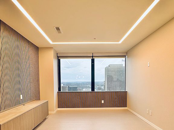 5th image of 40 W Forth St #1903
