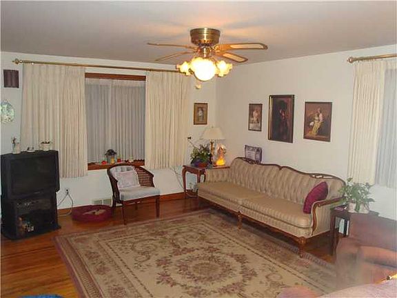 3rd image of 171 Woodward Ave