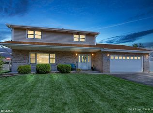 738 Bon Terre Rd, New Lenox, IL 60451