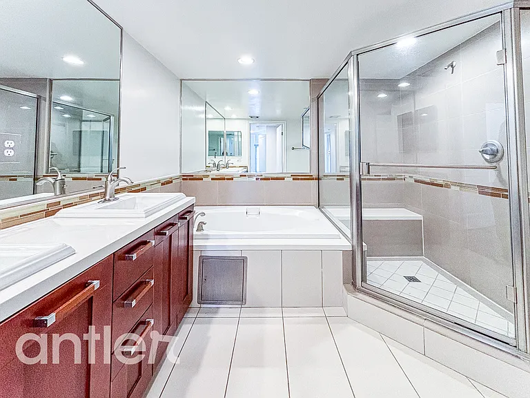 1241 S Sherbourne Dr #GPH4 — Photo 18