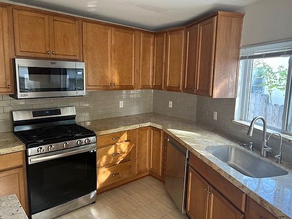 2nd image of 1625 Wellesley Ave