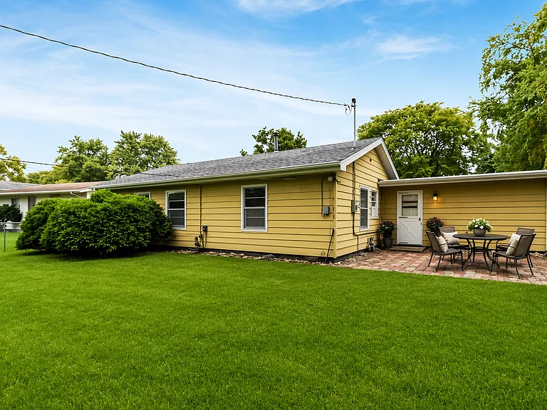2115 Ferndale Ave — Photo 2