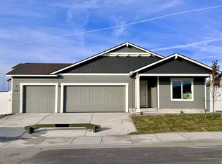 893 NE Laurel Springs Dr, Hermiston, OR 97838