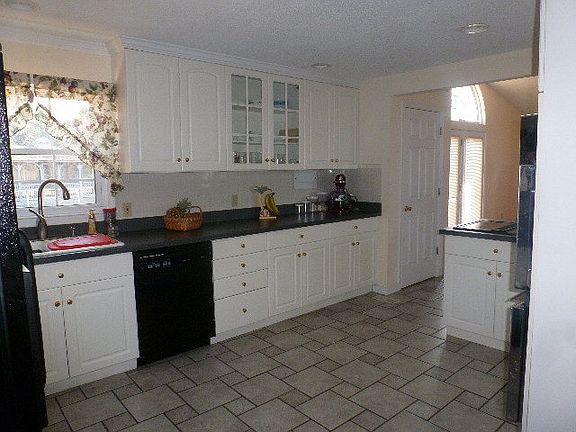 3rd image of 1020 Shady Ln #B