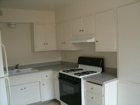 3rd image of 550 E De La Guerra St APT 3