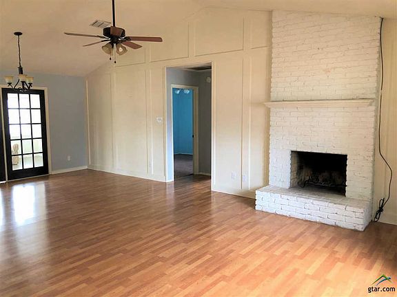 5th image of 402 Shelly St