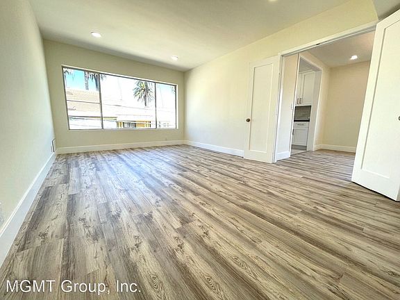 3rd image of 439 S Oakhurst Dr APT 6