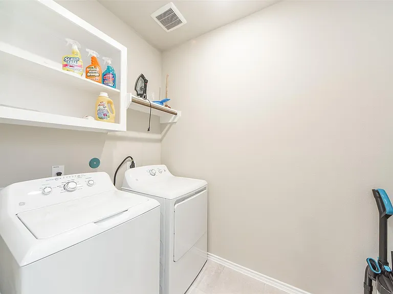 1915 Meadow Trail Dr — Photo 21