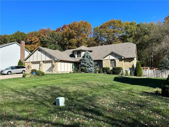 5017 S Cedar Crest Ave, Independence, MO 64055