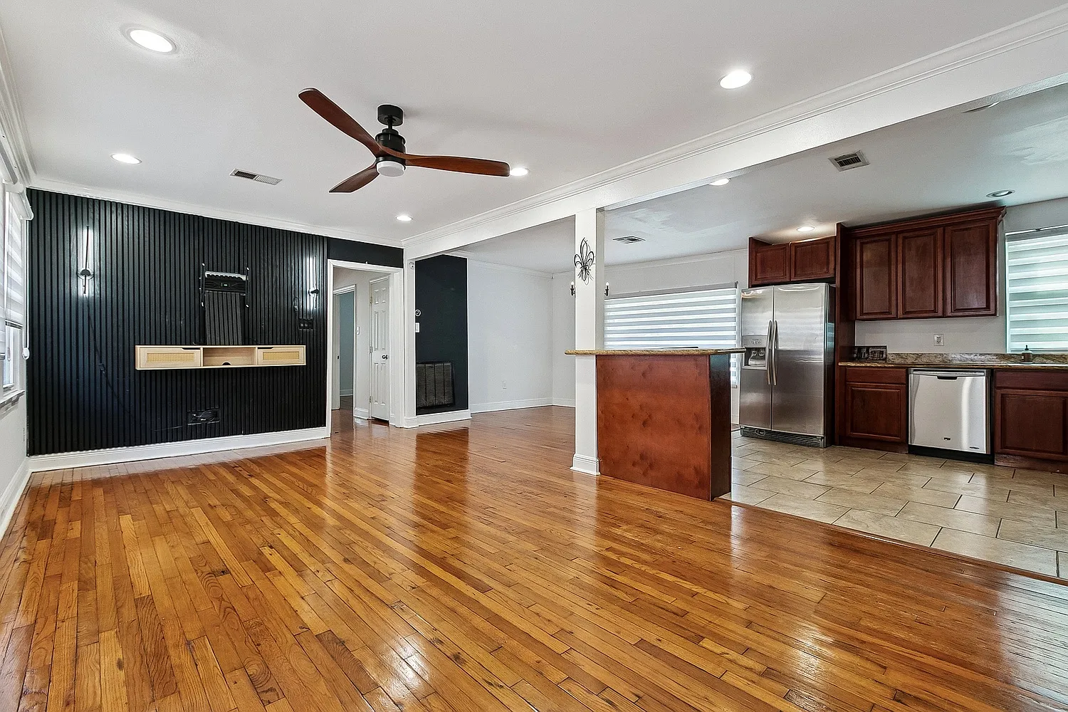 2135 Mirabeau Avenue — Photo 4