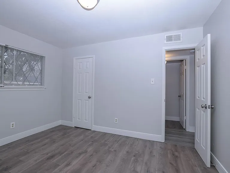9834 Denning Dr — Photo 25