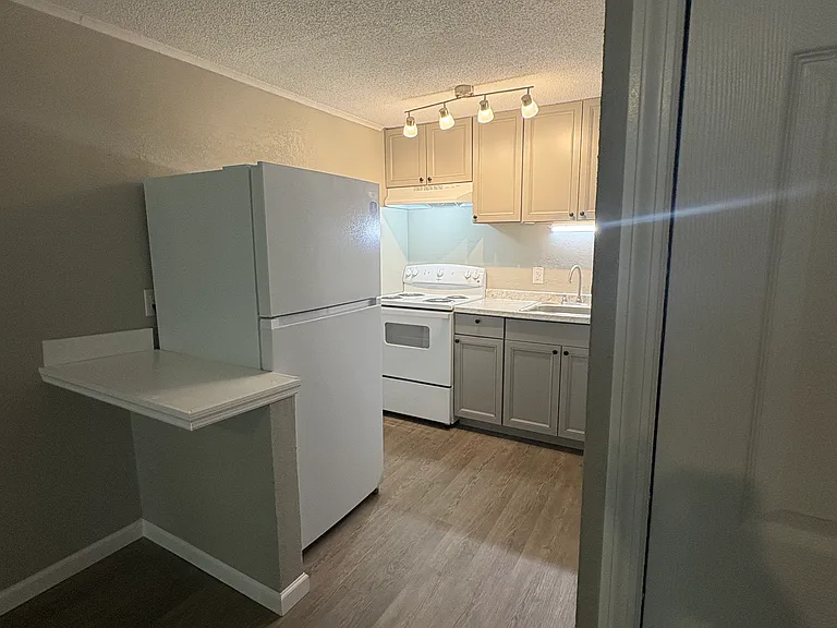 37930 Hillside Ln — Photo 2