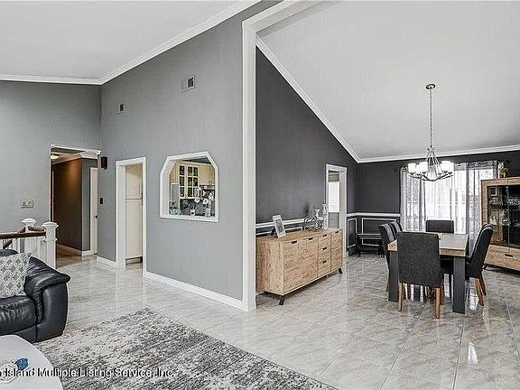 3rd image of 38 Tyndale St