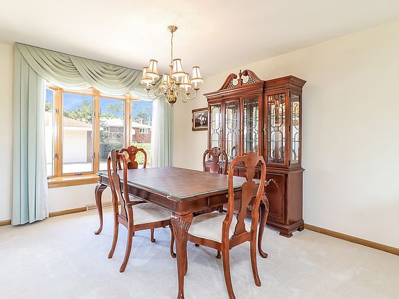5th image of 621 Mary Jane Ln
