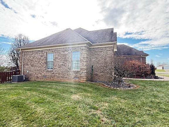 2nd image of 114 Moonglow Ct