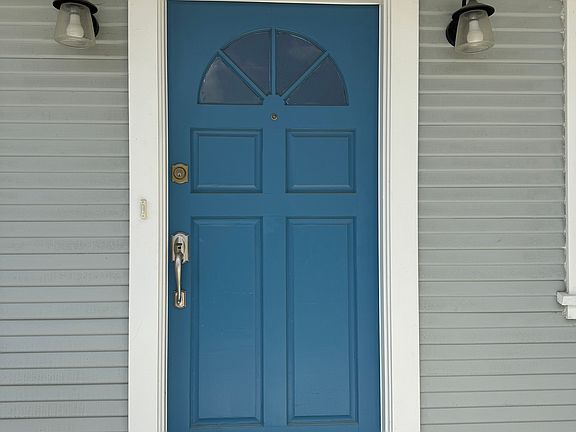5th image of 283 S Evergreen Dr