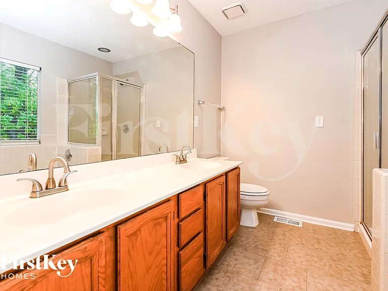 9906 Elsenham Ln — Photo 10