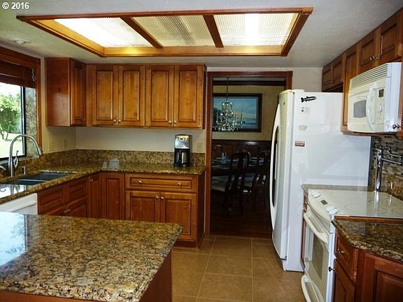 5th image of 14704 NE 375th St