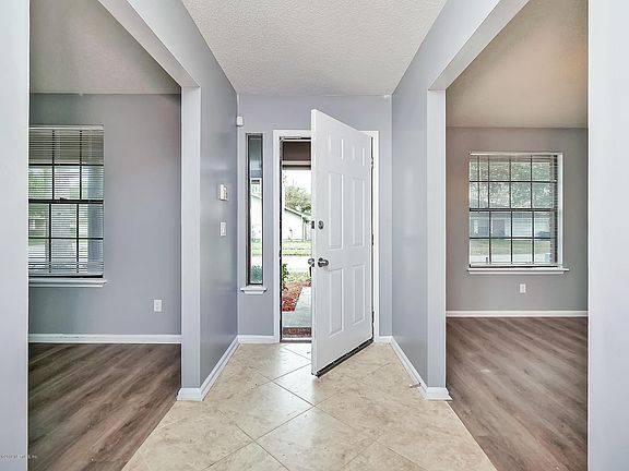 3rd image of 3054 Bridgestone Dr