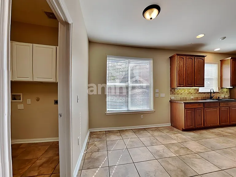 1245 Potter Ave — Photo 5
