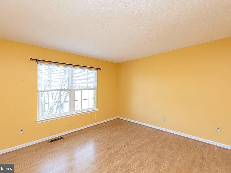 304 Chatham Sq — Photo 13