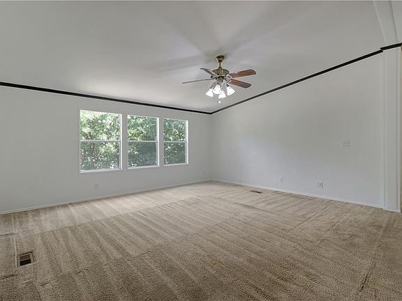 5th image of 1009 Red Bud Dr