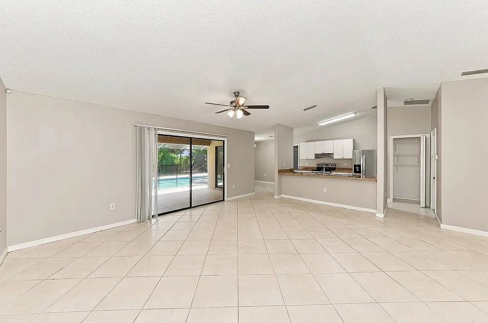 3 bed, 2.0 bath, 1523 sqft, $2,385 — Photo 3