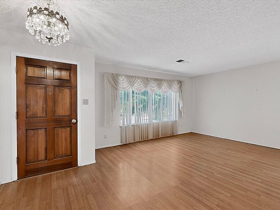 4th image of 9921 Plunkett Dr NW