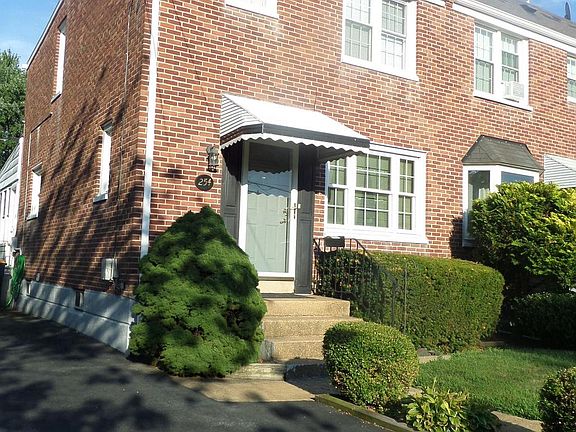 4th image of 254 Locust Ave