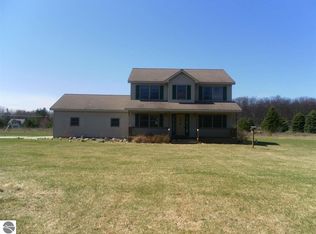 8694 S 33rd Rd, Cadillac, MI 49601