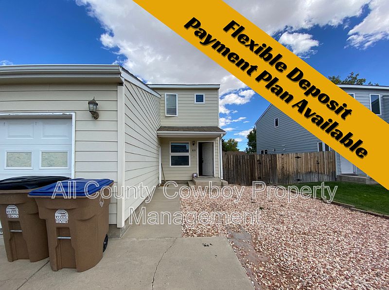 1st image of 929 Palmer Dr