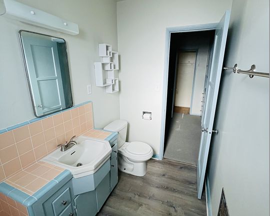 4th image of 705 E 1st St #705