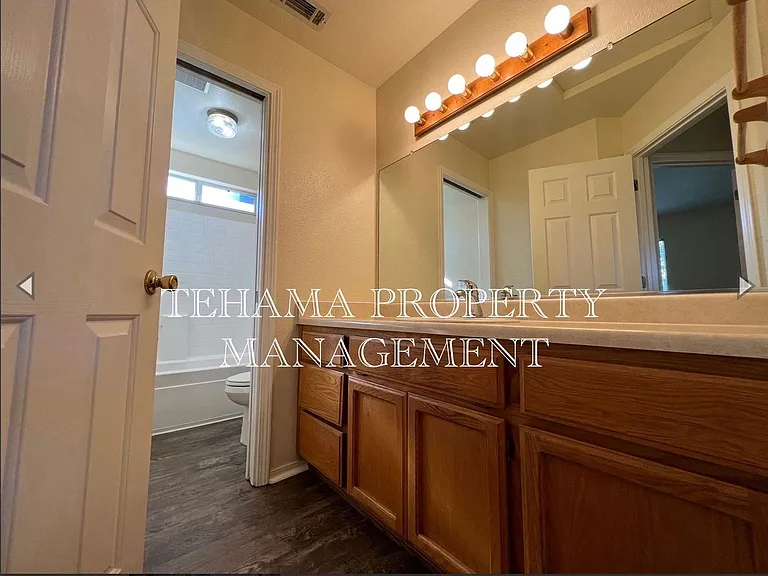 1070 Lakeside Dr — Photo 22