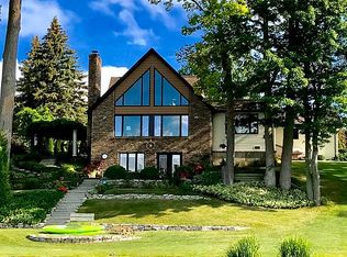 5040 Island View Dr, Linden, MI 48451