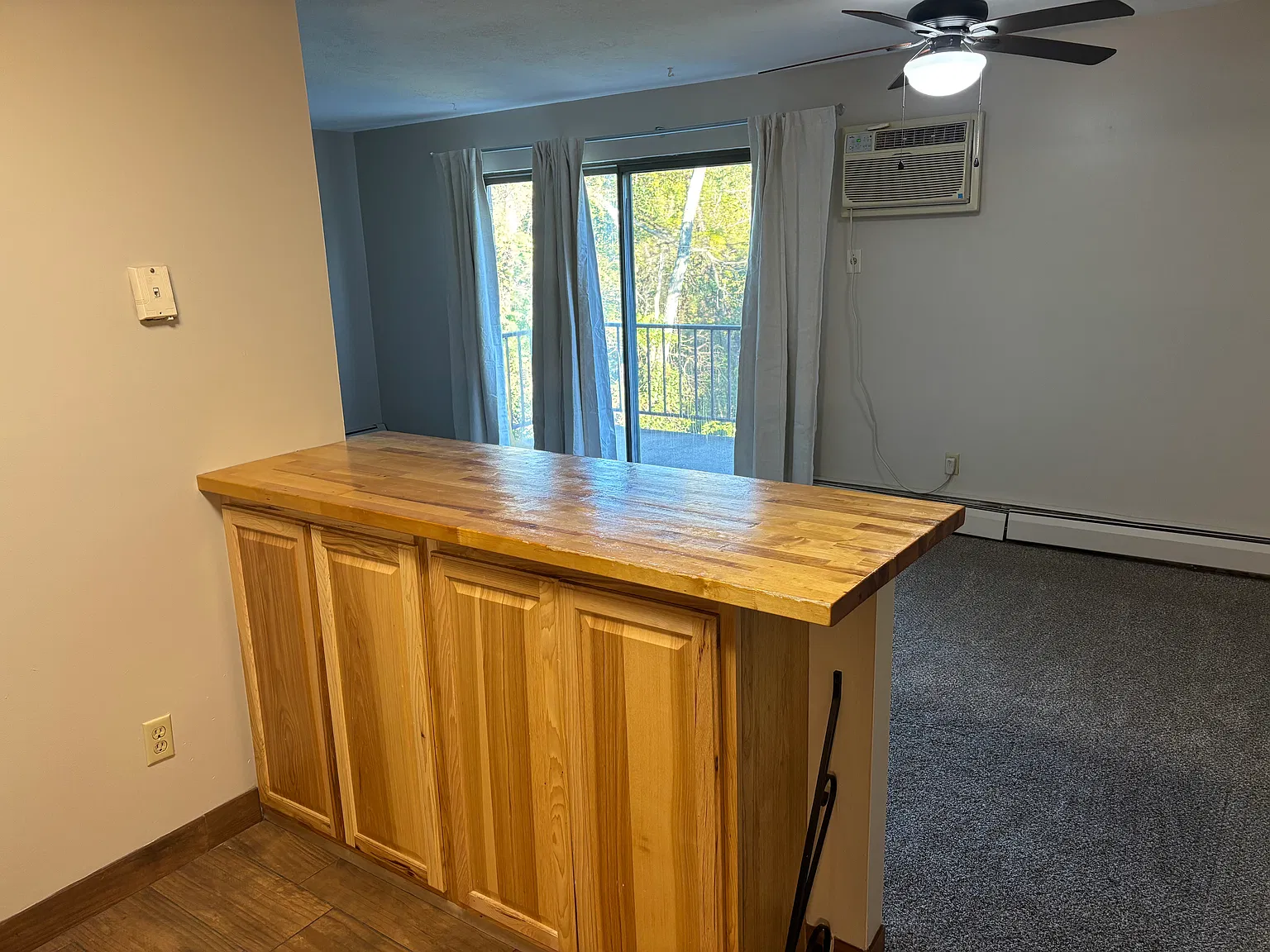 2 bed, 1.5 bath, 1025 sqft, $1,373 — Photo 2