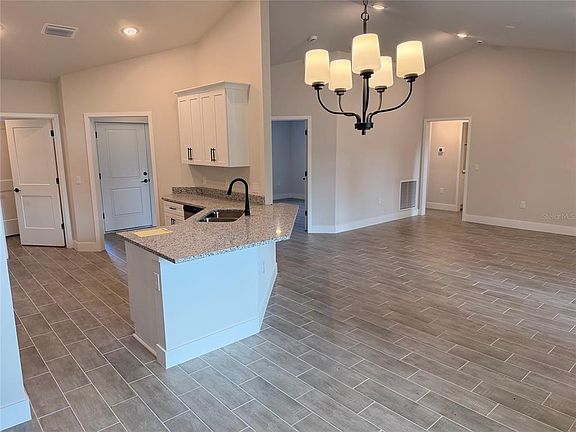 5th image of 17433 Edgewater Dr