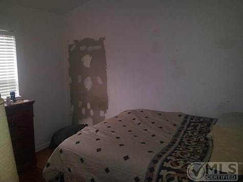 5th image of 325 Broward Ave