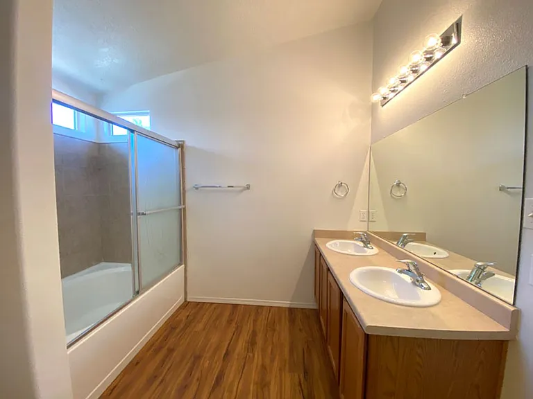 2542 Kentwood Ct — Photo 6
