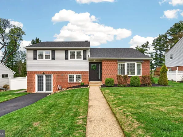 21 Red Oak Rd, Oreland, PA 19075