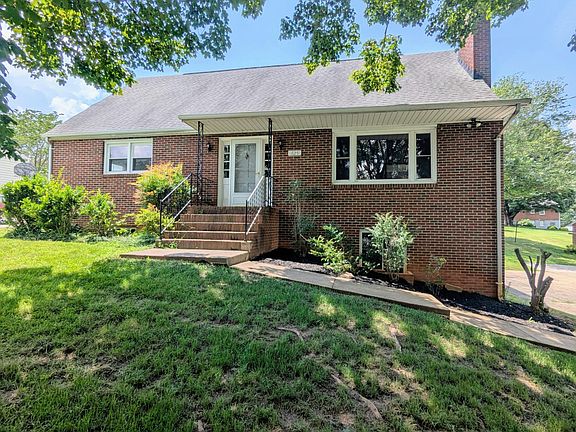 3rd image of 625 Sherman Dr