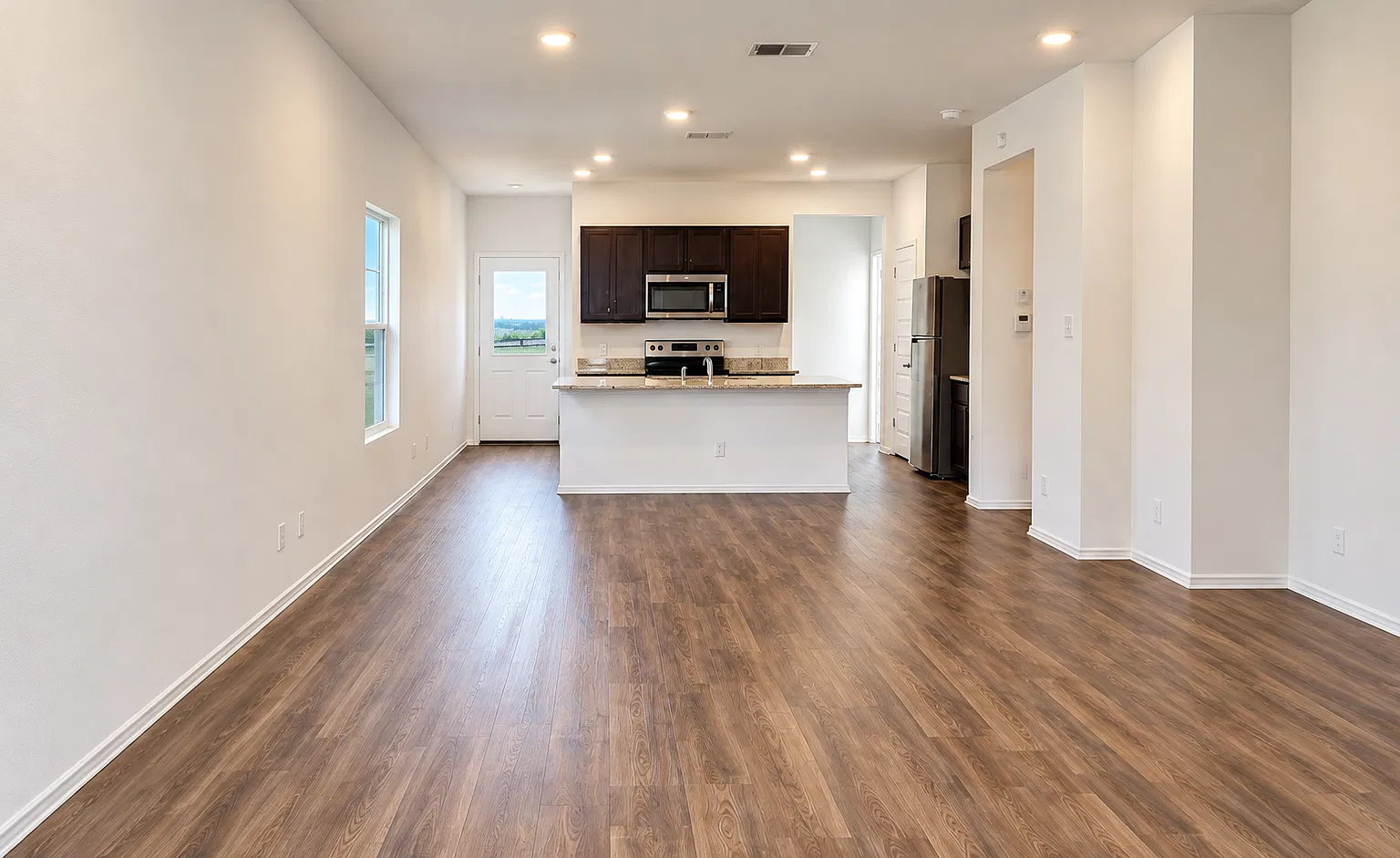 4 bed, 1602 sqft, $1,695 — Photo 3