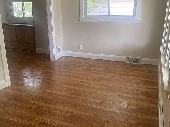 2nd image of 1517 Oakmont St