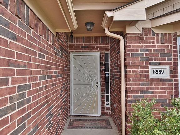 4th image of 8559 Garden Springs Dr