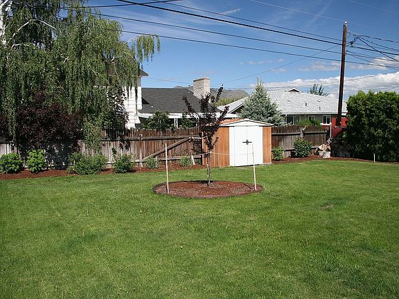 2nd image of 1020 Rosewood Ave